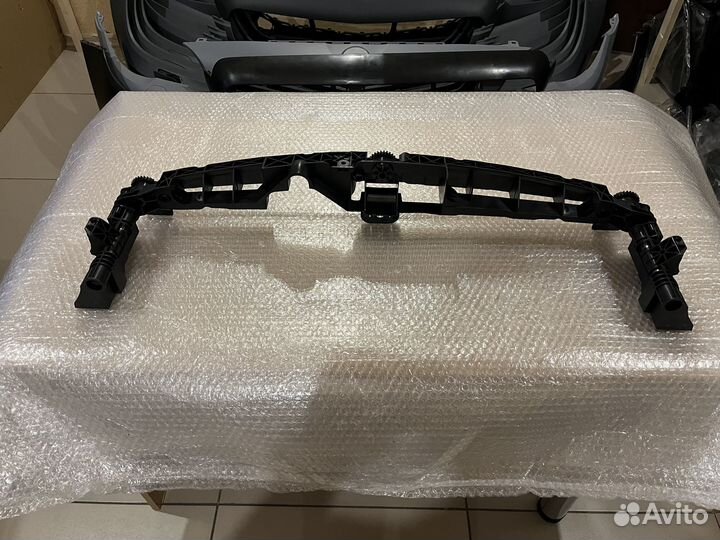 Крепление радиаторной кассеты Mercedes W212