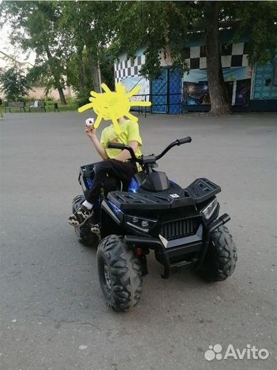 Детский квадроцикл на аккумуляторе
