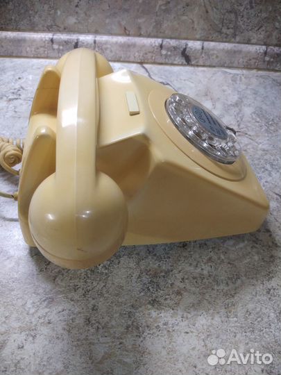 Телефон ретро