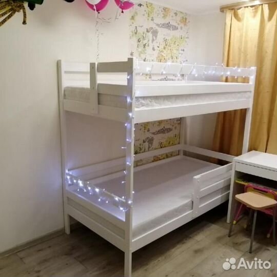 Двухъярусная кровать из массива