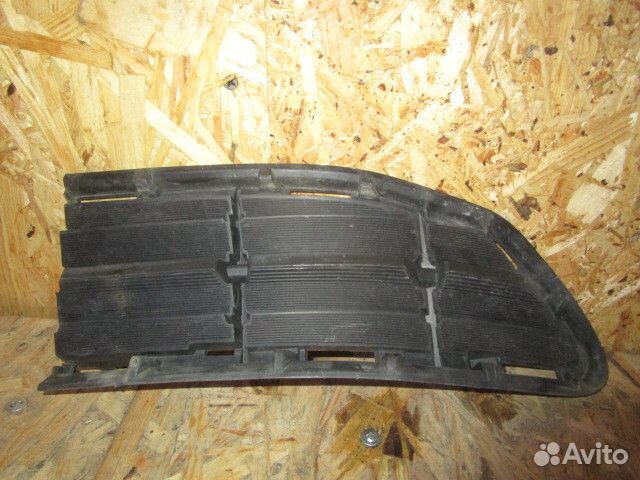 Решетка в бампер левая Toyota RAV 4 2013-2019 (до