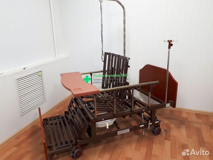 Медицинская кровать функциональная
