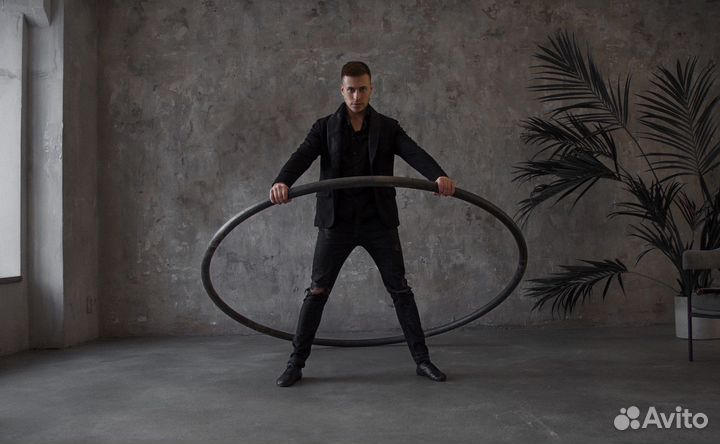 Шоу на колесе Сира, артист акробат на праздник