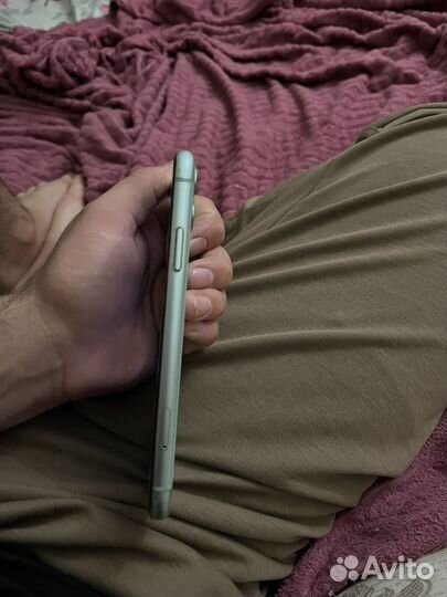 Телефон iPhone 11