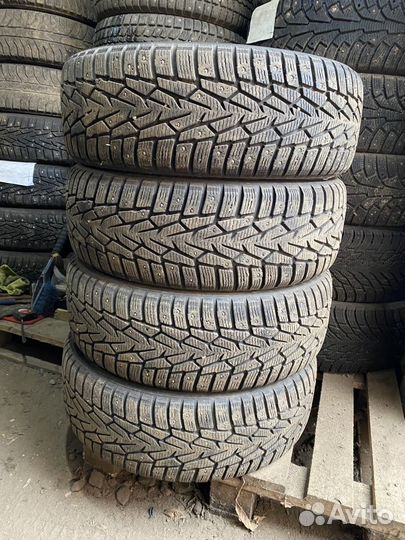 Nokian Tyres Hakkapeliitta 7 215/65 R16