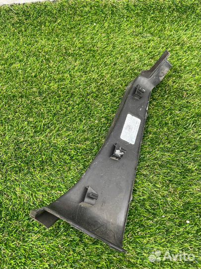 Уголок жабо правый Ford Explorer 6 2020