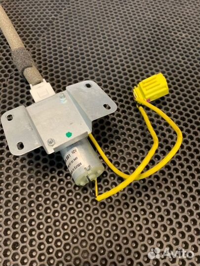 Механизм регулировки ремня безопасности Bentley