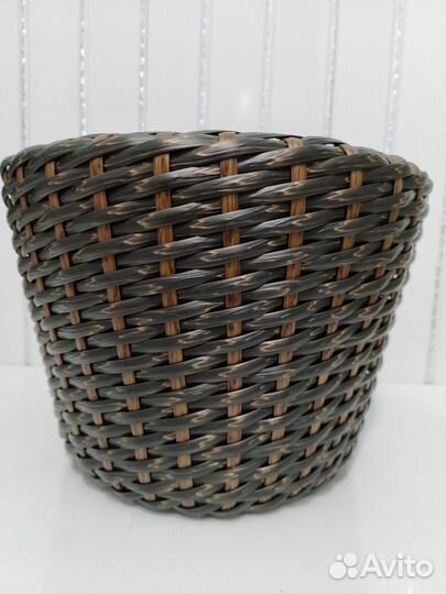 Кашпо из полиротанга