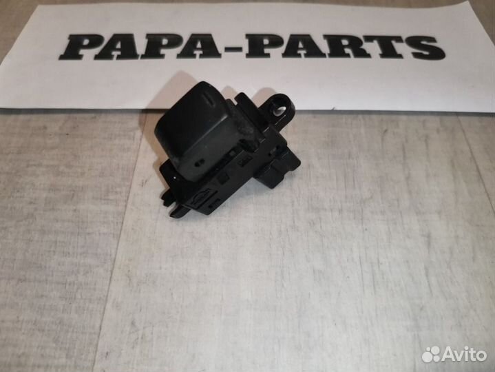 Кнопка стеклоподъемника Nissan Note E11 1.6 HR16DE