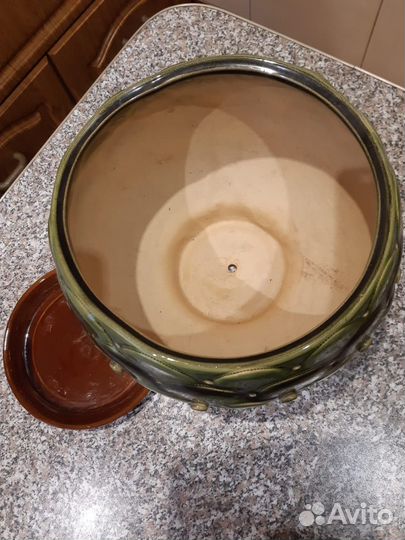 Большой цветочный горшок