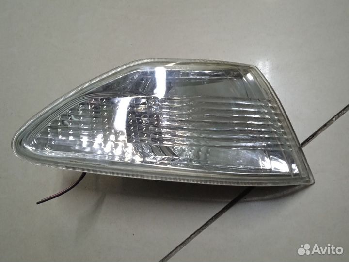 Поворотник правый toyota carina 98-01