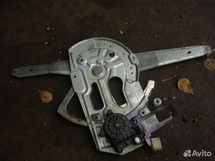 Стеклоподъемник электр. передний правый Вольво S60