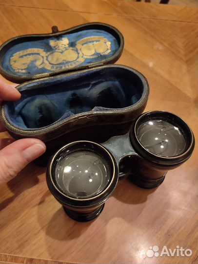 Бинокль старинный в кожаном футляре