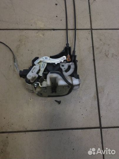 Замок дверной задний правый Mitsubishi Outlander 2