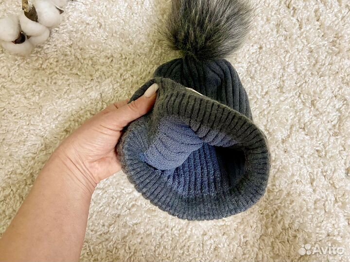 Шапка женская зимняя с меховым помпоном снуд