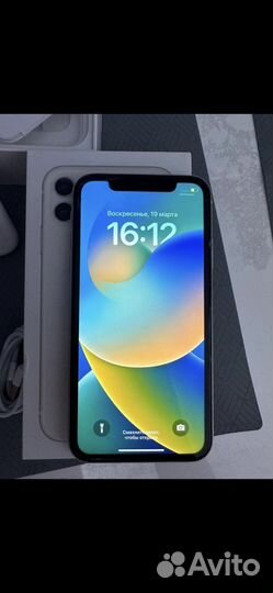 iPhone 11, 64 ГБ