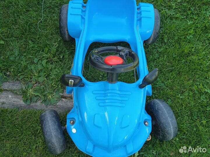 Детская педальная машина