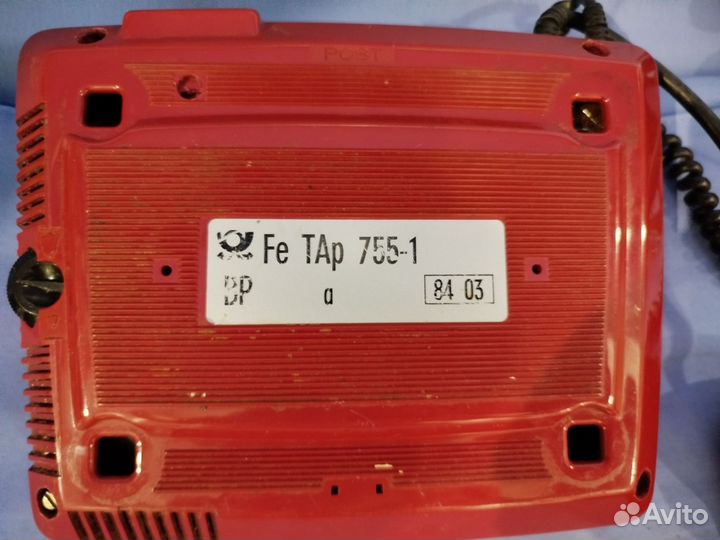 Стационарный кнопочные телефон времён СССР