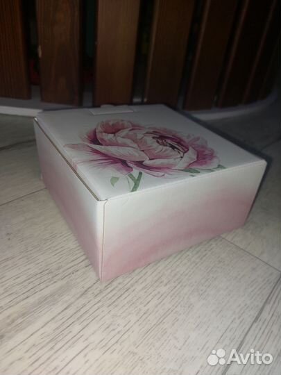 Подарочные коробки разных размеров новые