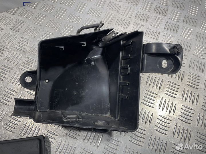 Корпус блока предохранителей Renault Sandero 1