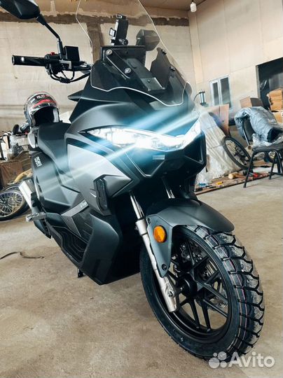 Мощный бензиновый скутер 180 куб Osaka