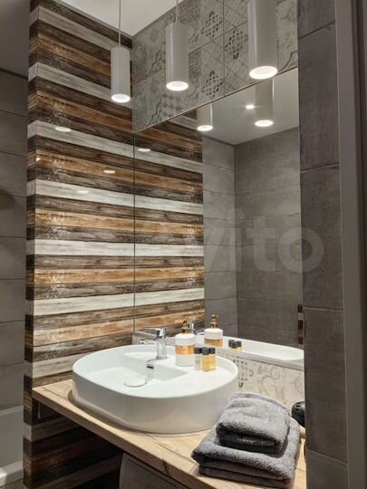 2-к. квартира, 64 м², 1/9 эт.