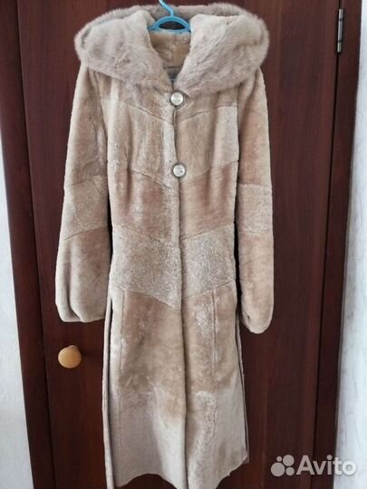 Шуба мутоновая с капюшоном