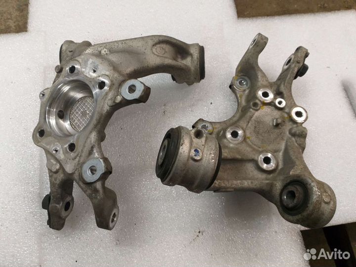 Задний кулак Honda civic 4d