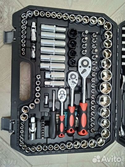 Набор ключей и трещоток 150 пр