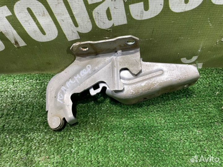 Петля капота левая Mitsubishi Lancer 10