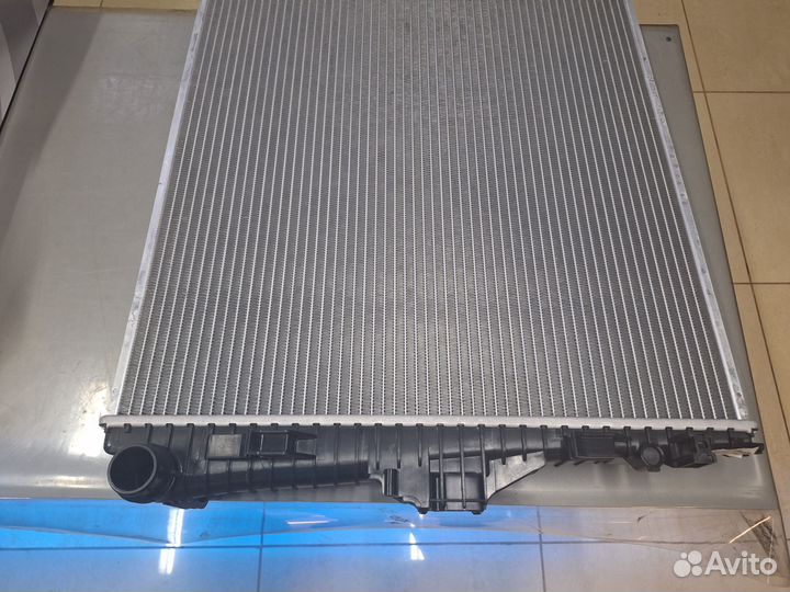 Радиатор охлаждения Porsche Cayene 95810613210