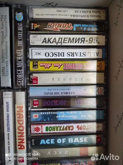 Аудиокассеты разных исполнителей 100 шт