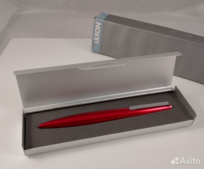 Ручки шариковые, перьевые в ассортименте