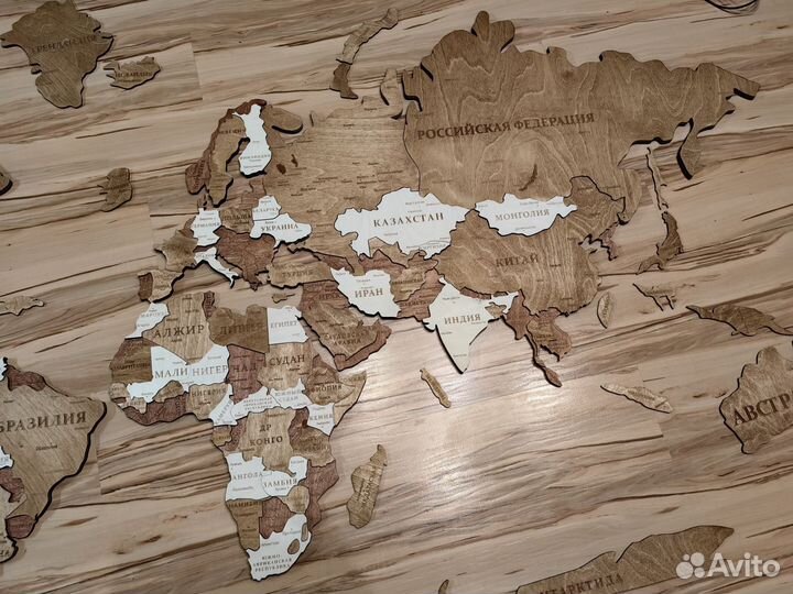 Деревянная карта мира