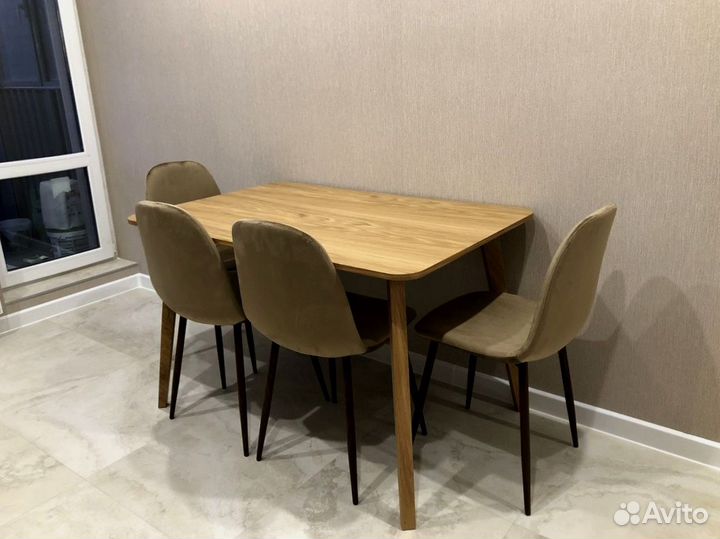 Столик из дерева