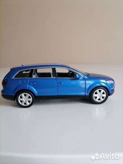 Модель audi q7 м-1:32