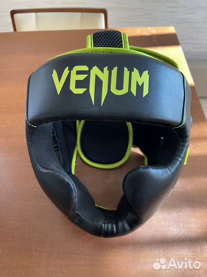 Боксерский шлем venum
