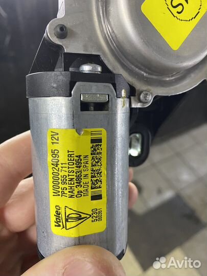 Моторчик заднего дворника cayenne 2010г