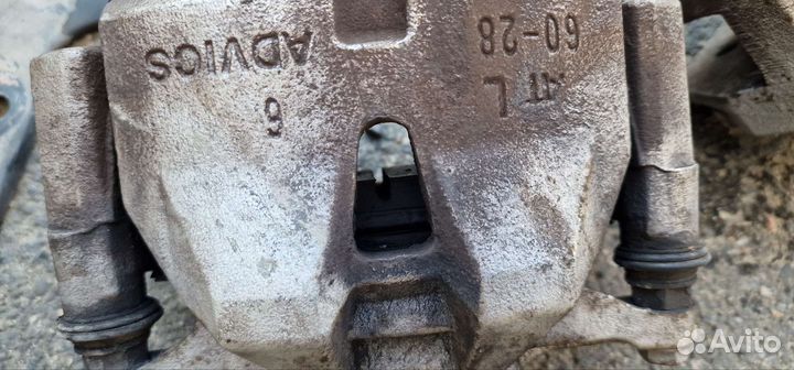 Суппорта тормозные передние Lexus IS II 2005—2008