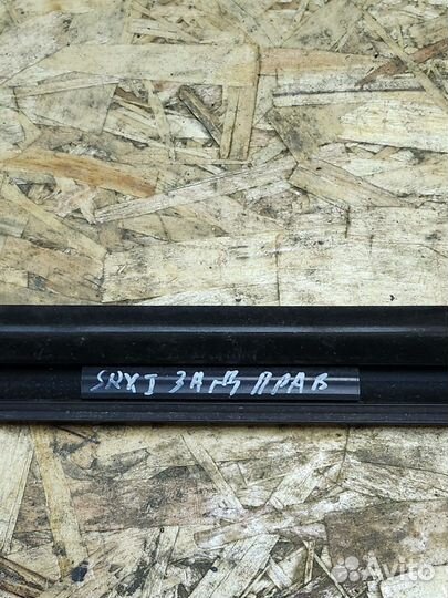 Молдинг стекла двери задней правой Cadilac SRX 1