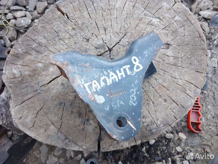 Кронштейн двигателя, кпп Mitsubishi Galant 8