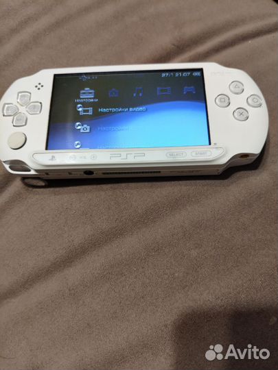 Портативная игровая приставка psp E1008 2C