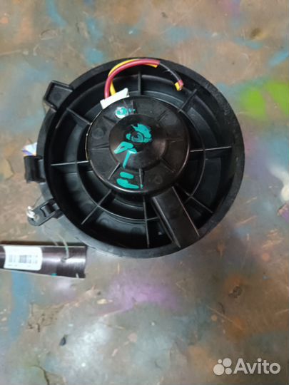 Мотор печки Nissan Serena C25