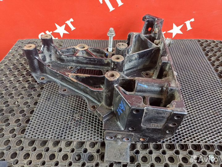 Кронштейн буксировочный правый Renault T, Volvo FH