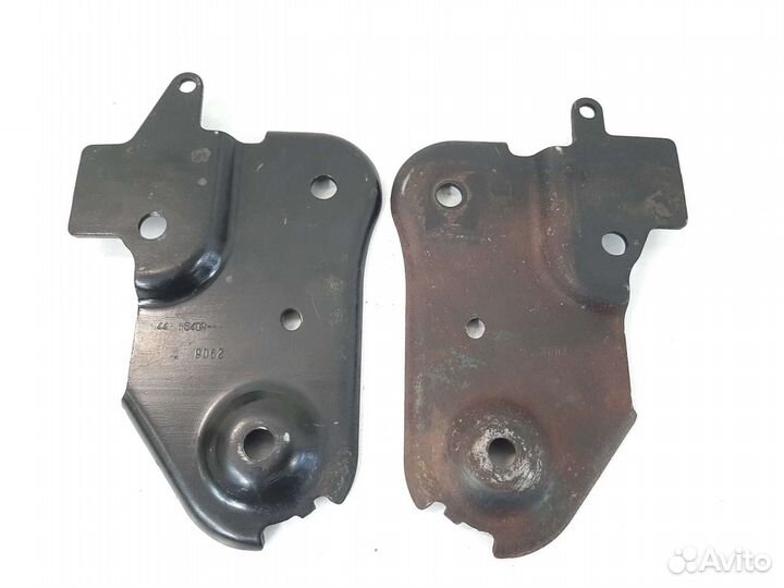 Кронштейн крепления подрамника Рено Каптюр