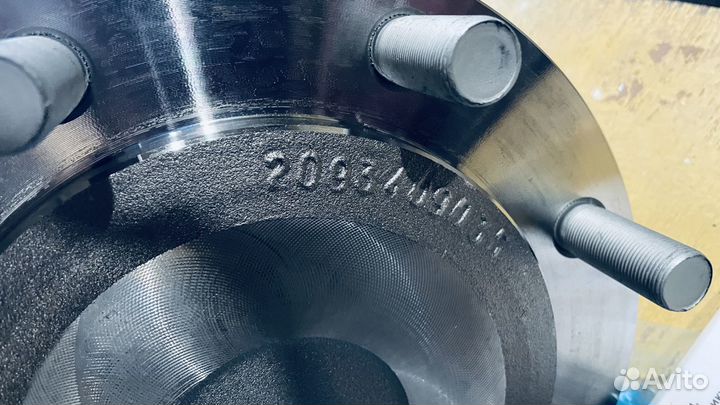 Полуось задняя 90002639 terrion 4200 DeutzFah165