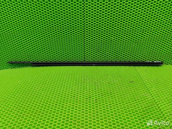 Молдинг стекла двери задний левый Honda Pilot YF4