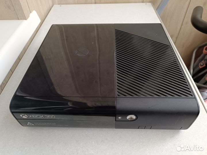Xbox 360e на запчасти