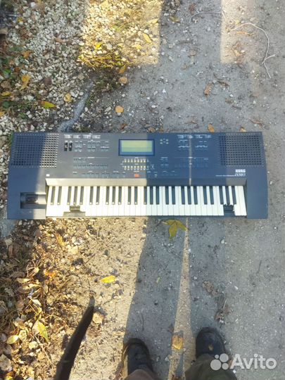 Синтезатор korg is50B на запчасти