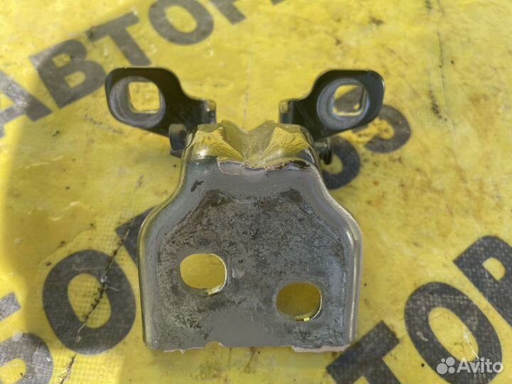 Петля двери задней левой нижняя Renault Duster